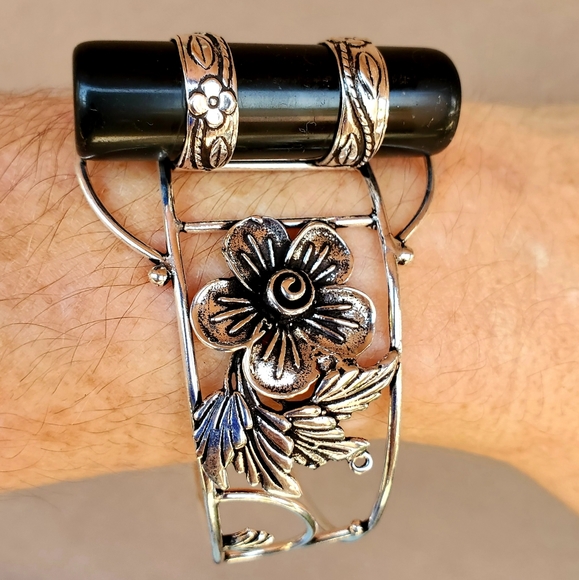 New Cylinder Shaped Black Onyx Silver Bracelet. - Picture 4 of 16